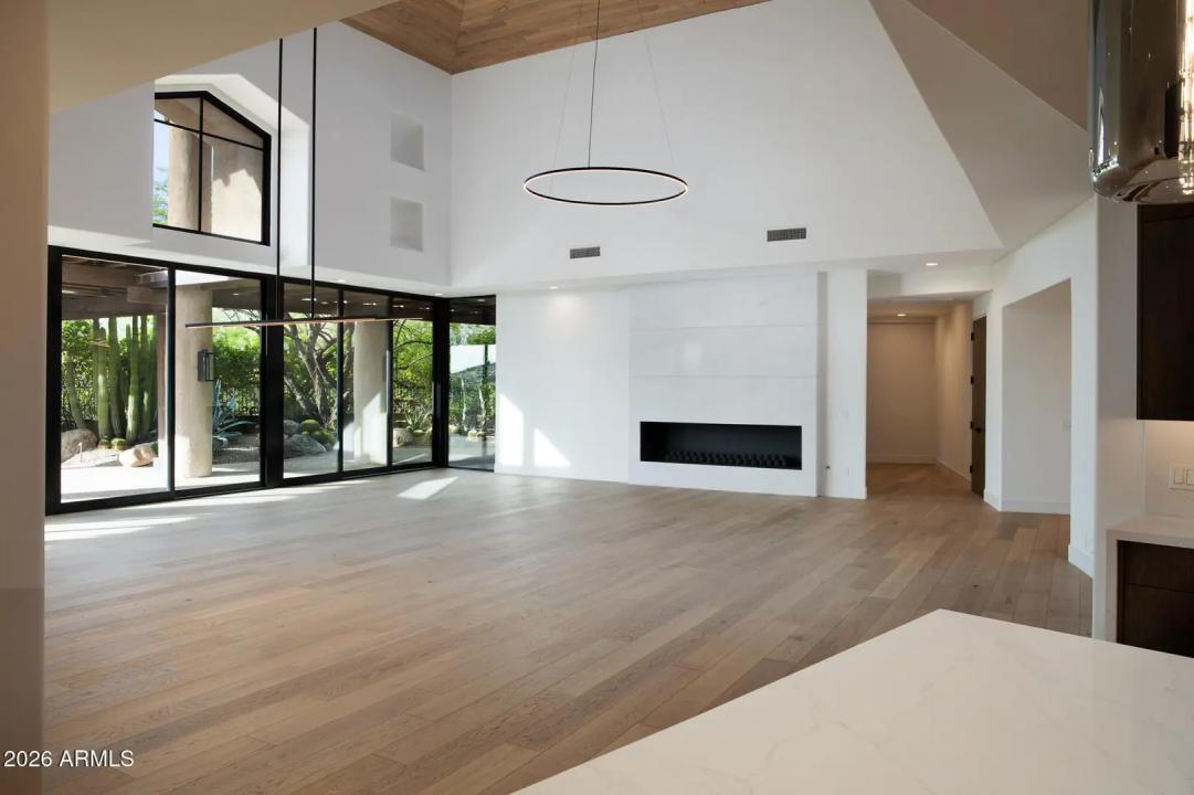 Real Estate Picture 7