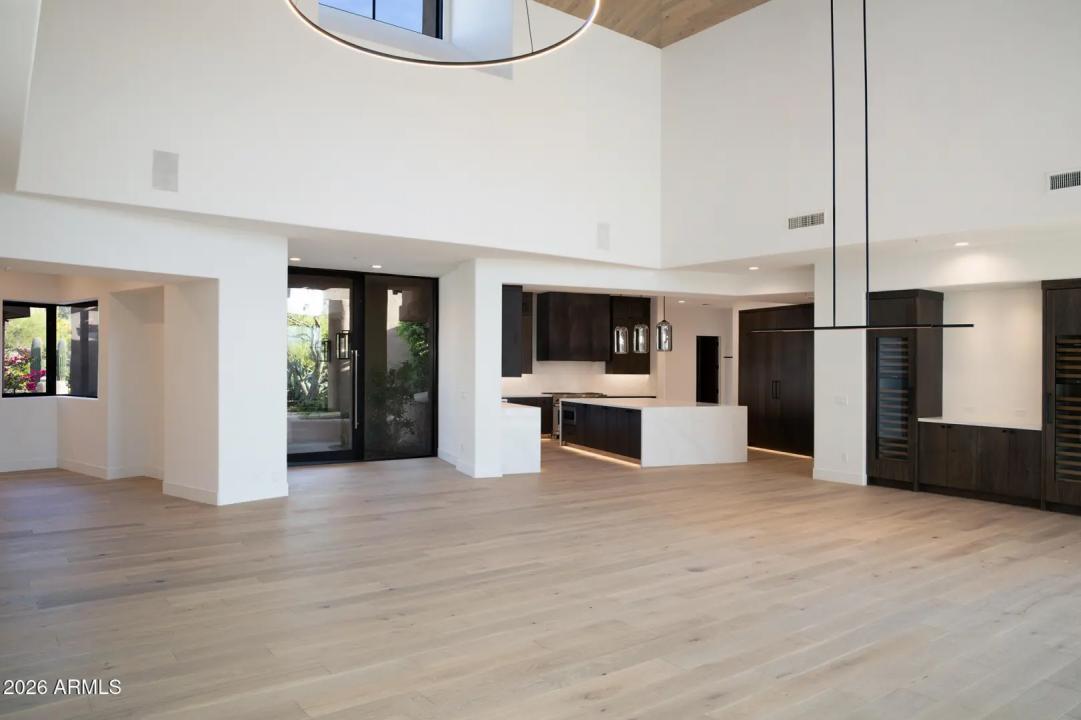 Real Estate Picture 3