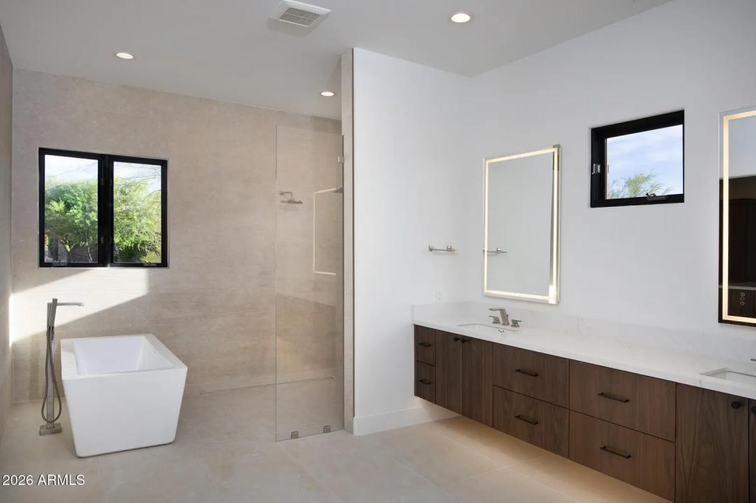 Real Estate Picture 14