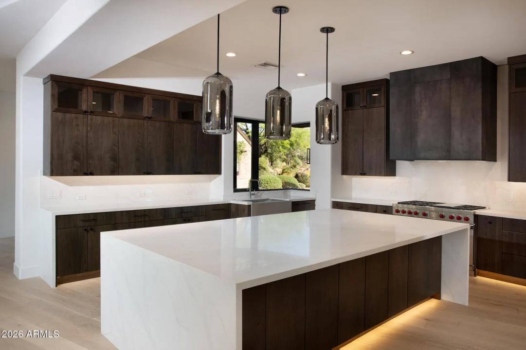 Real Estate Picture 8