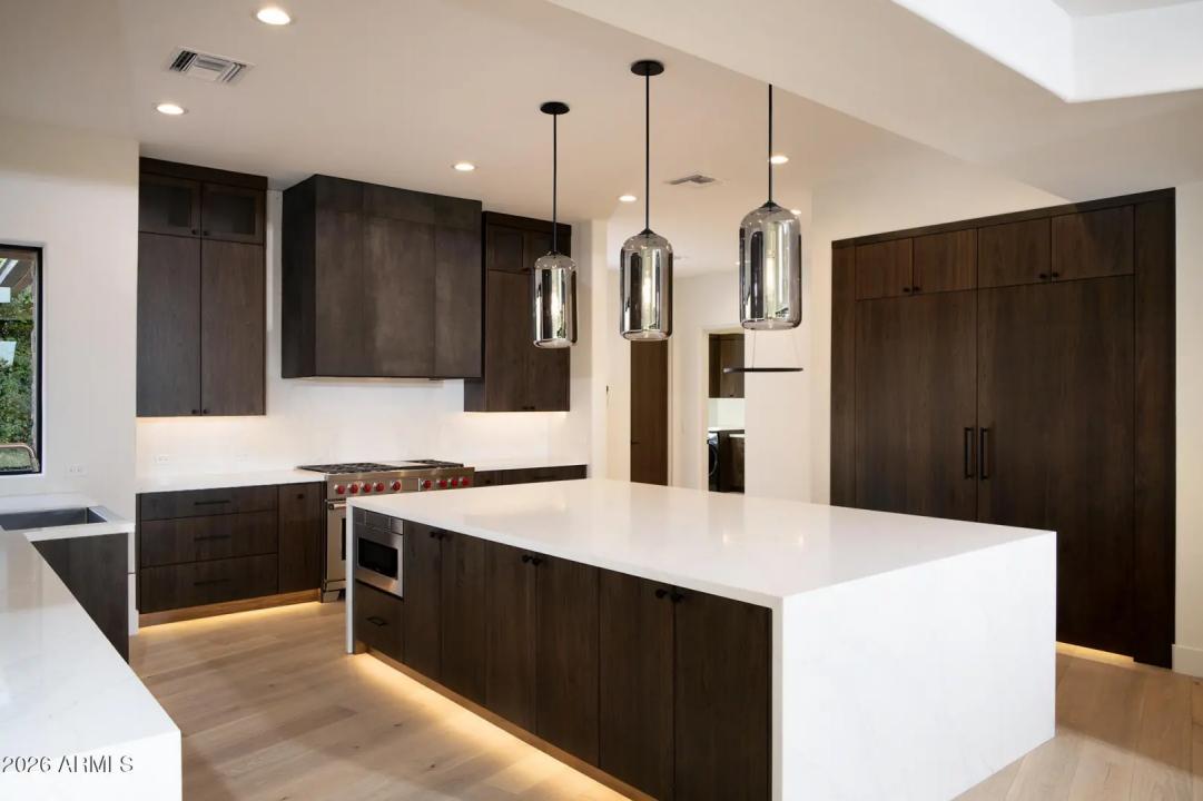 Real Estate Picture 10