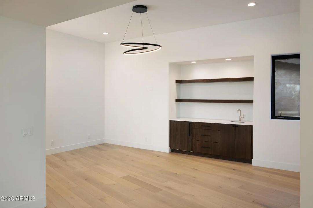 Real Estate Picture 11