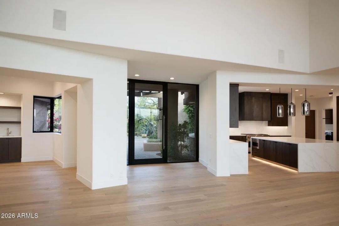 Real Estate Picture 4