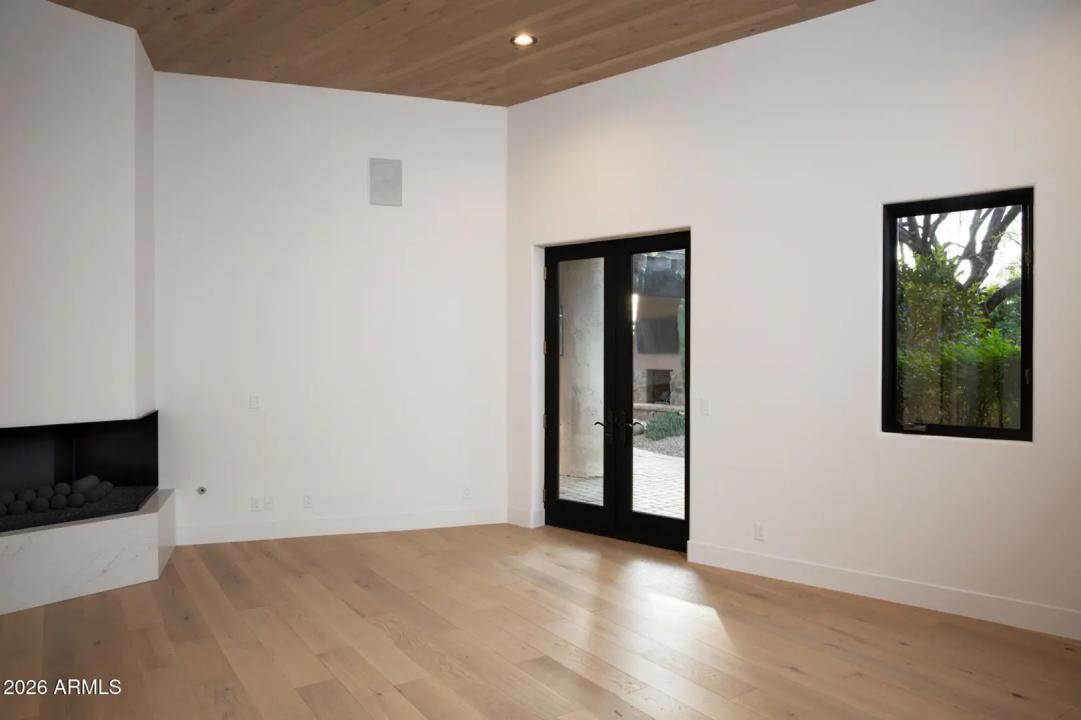 Real Estate Picture 17