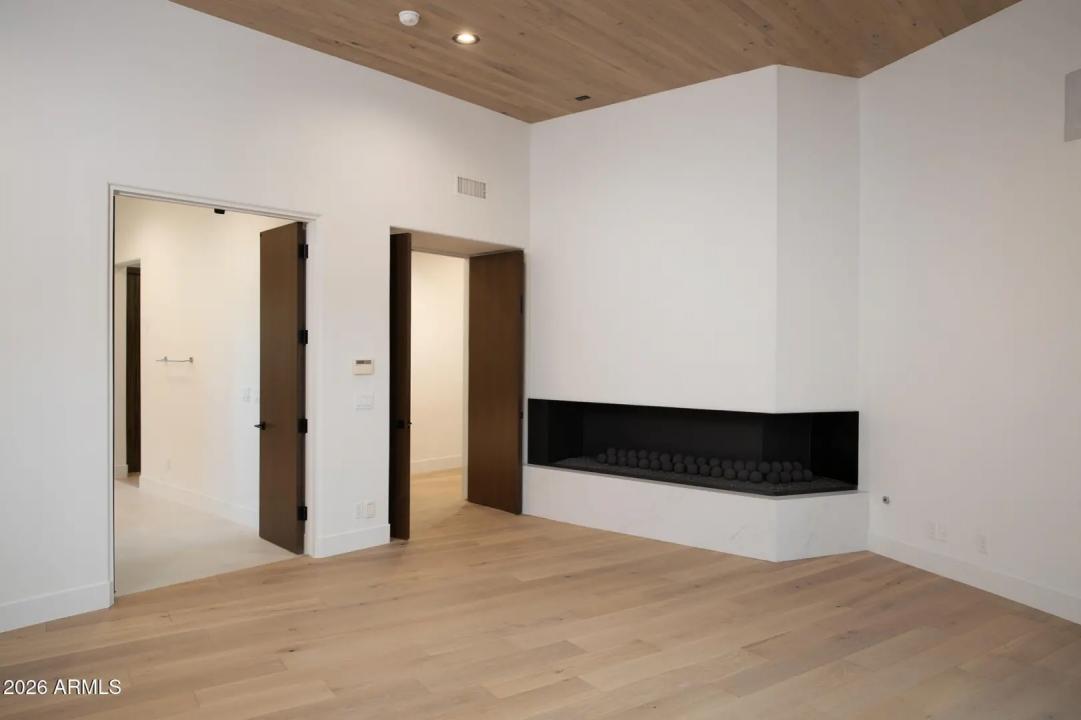 Real Estate Picture 18