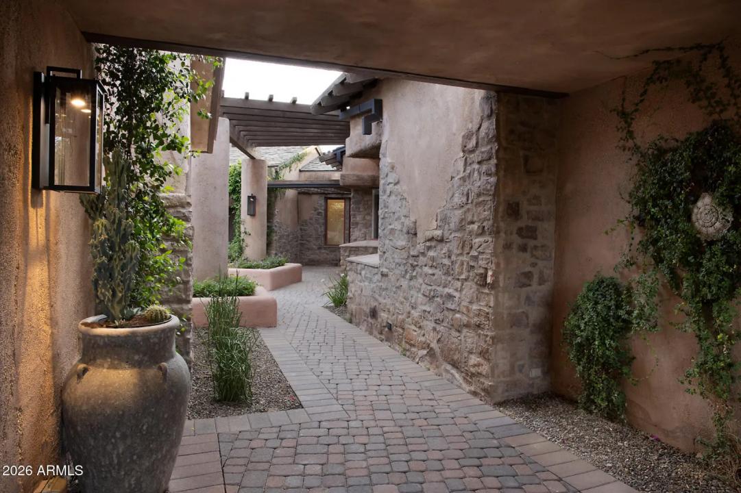 Real Estate Picture 22