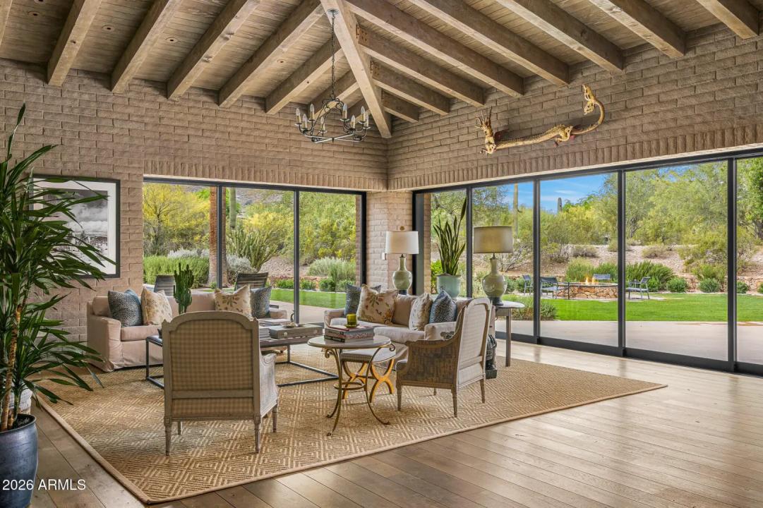 Real Estate Picture 4