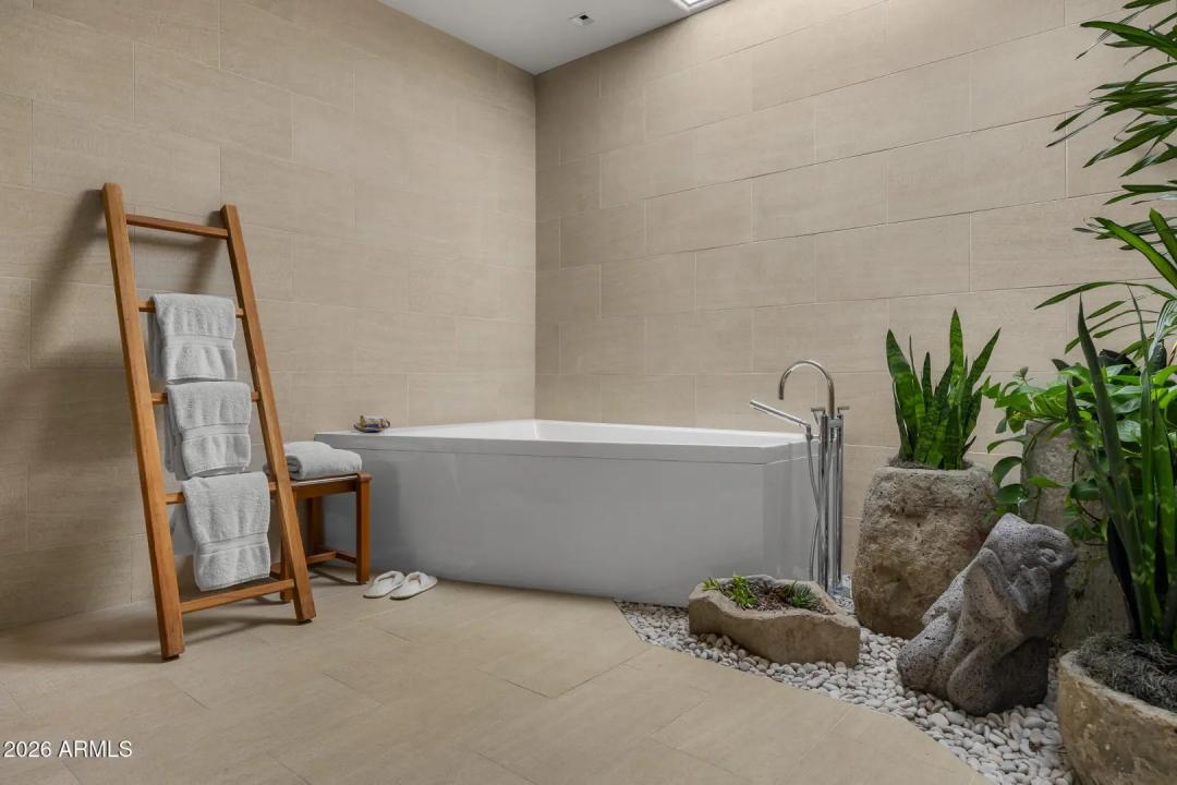 Real Estate Picture 15