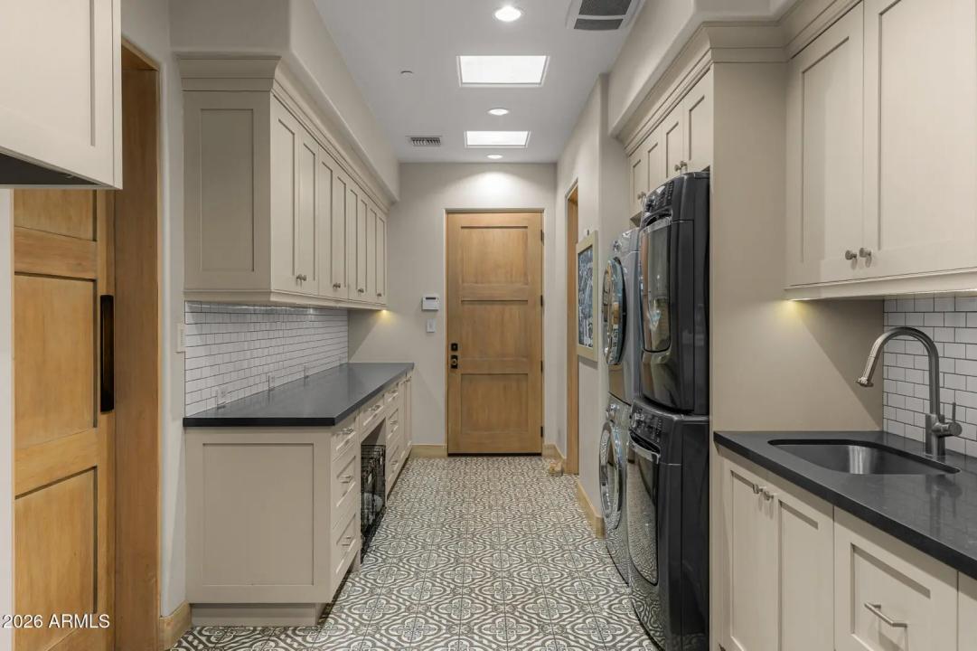 Real Estate Picture 23