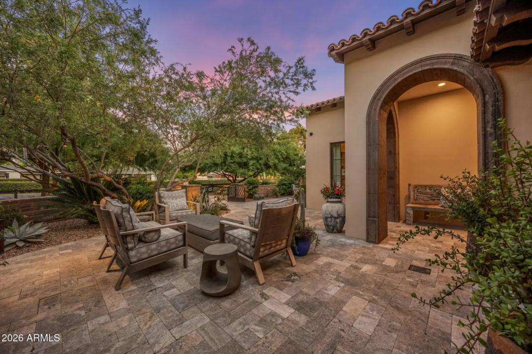 Real Estate Picture 3
