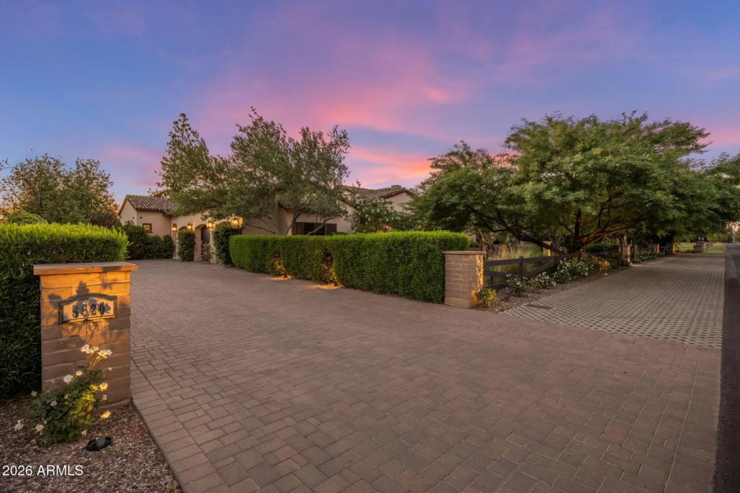 Real Estate Picture 8