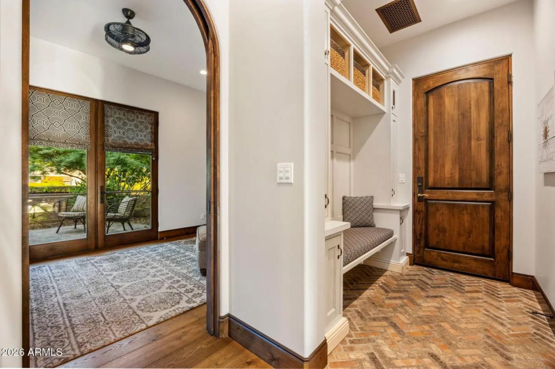 Real Estate Picture 32