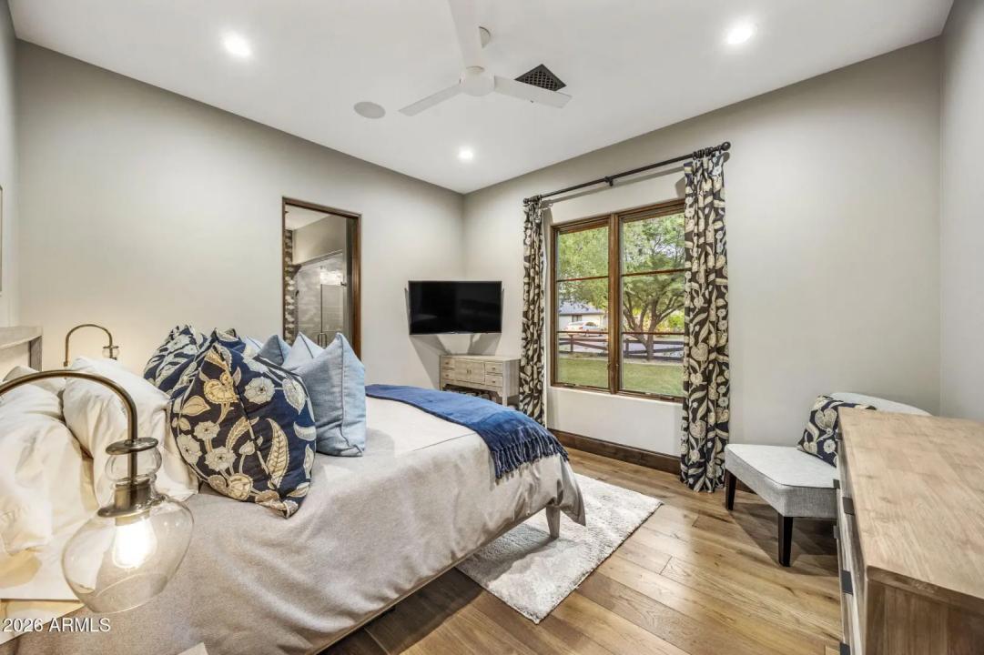 Real Estate Picture 60