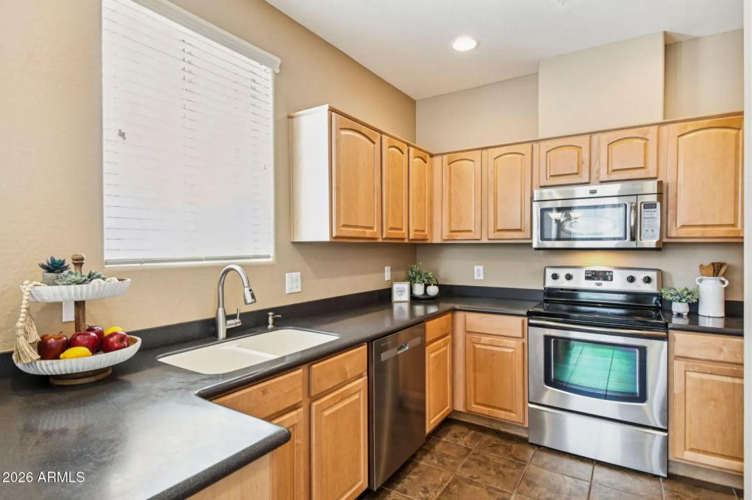 Real Estate Picture 4