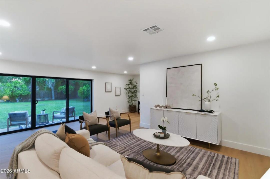 Real Estate Picture 5