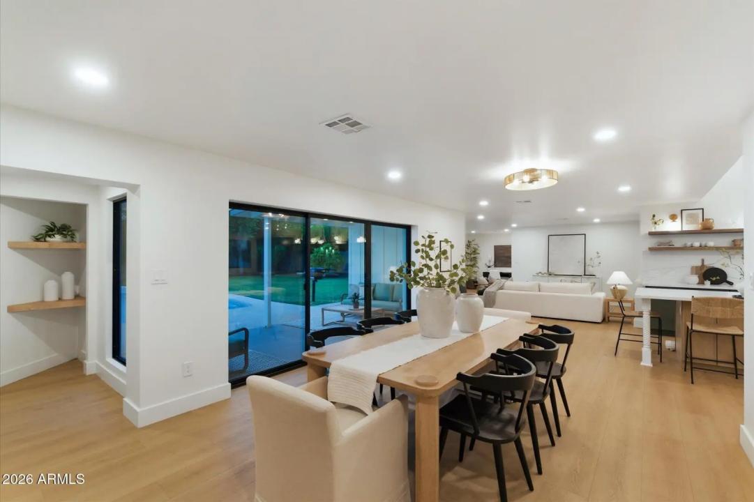 Real Estate Picture 4