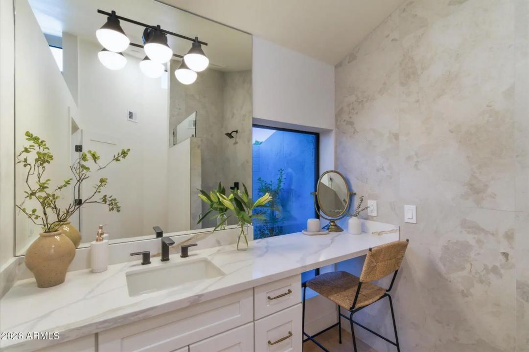 Real Estate Picture 8