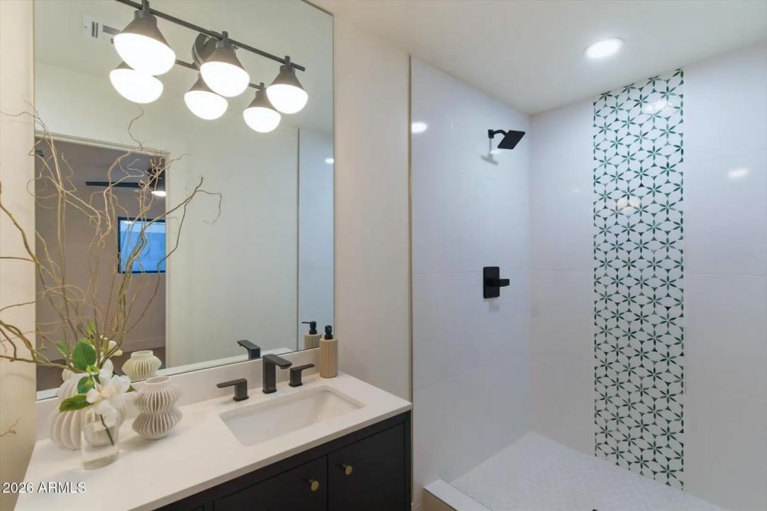 Real Estate Picture 10