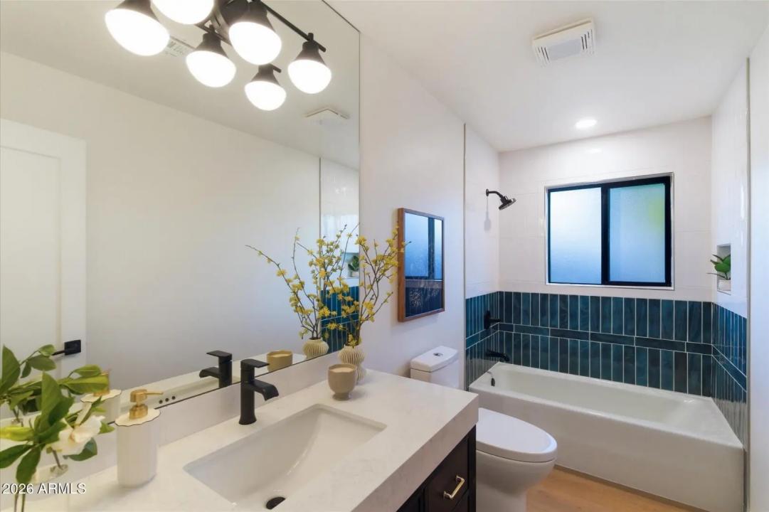 Real Estate Picture 11