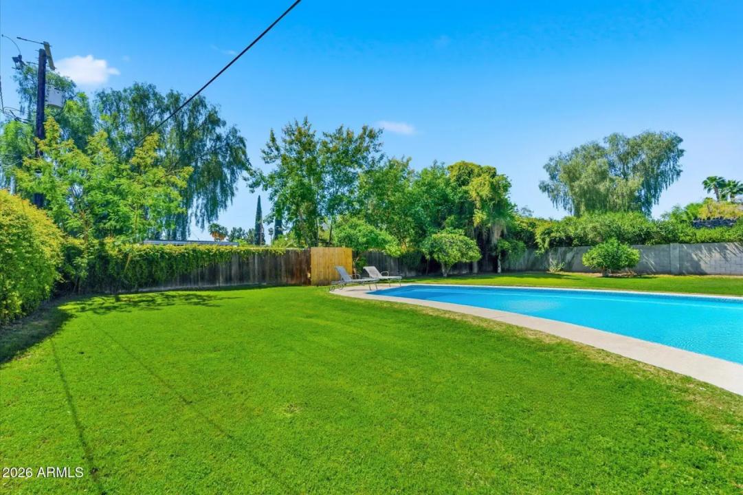 Real Estate Picture 24