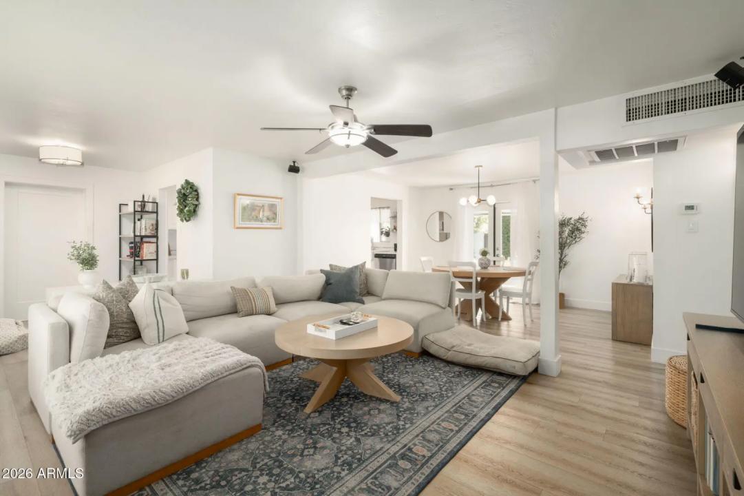 Real Estate Picture 4