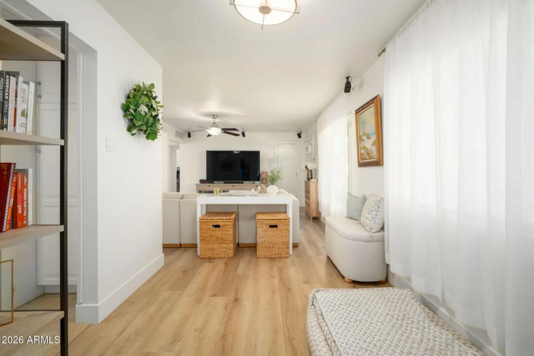 Real Estate Picture 11