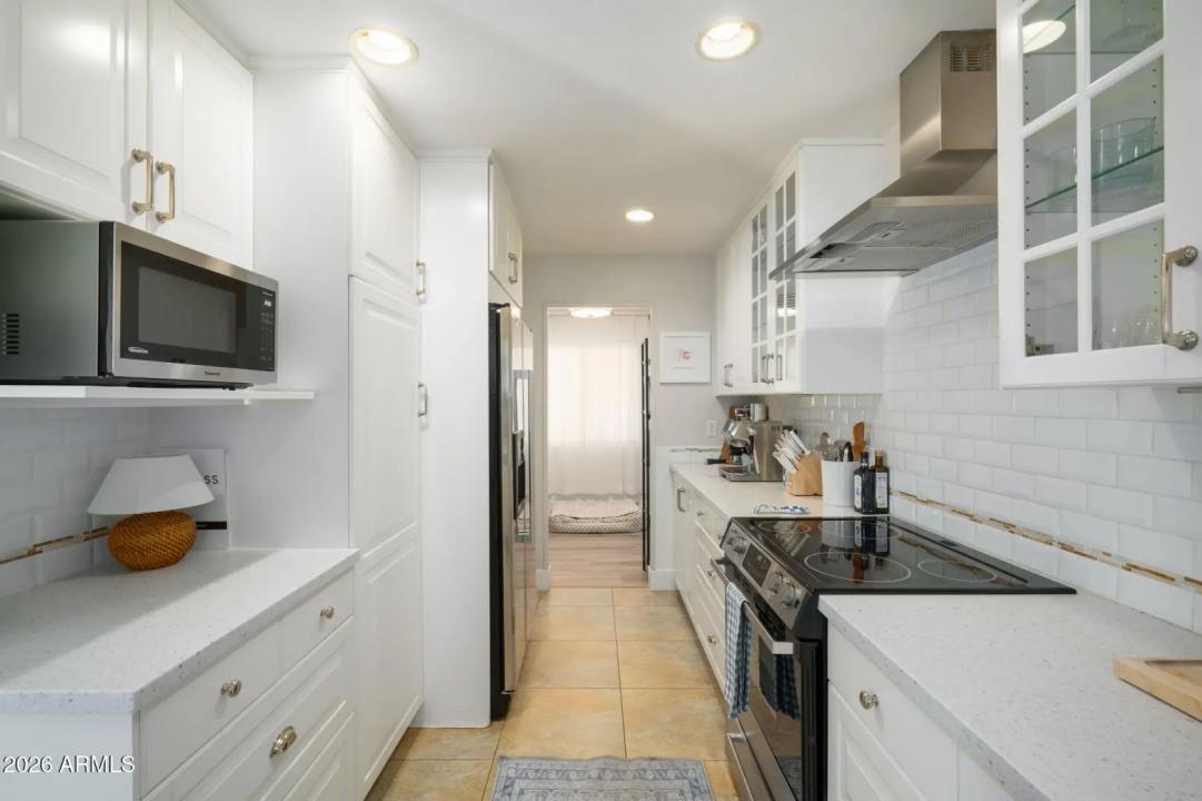 Real Estate Picture 14