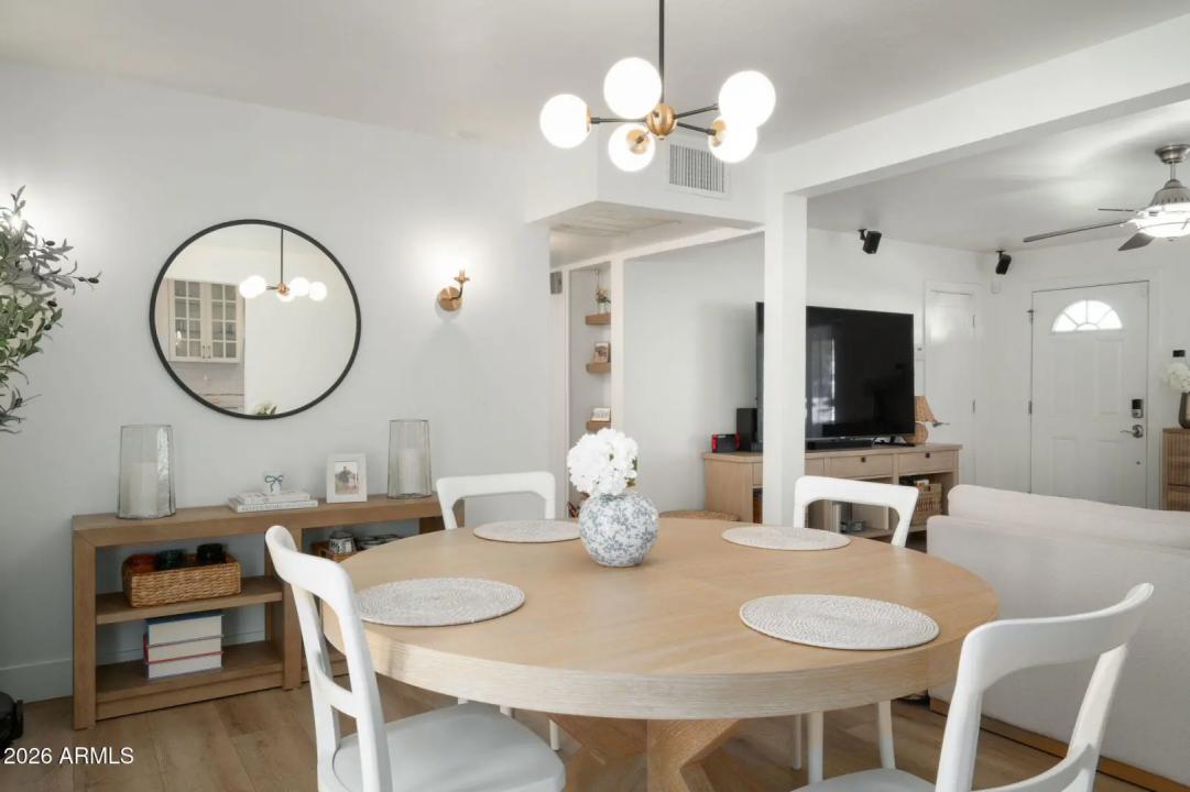 Real Estate Picture 8