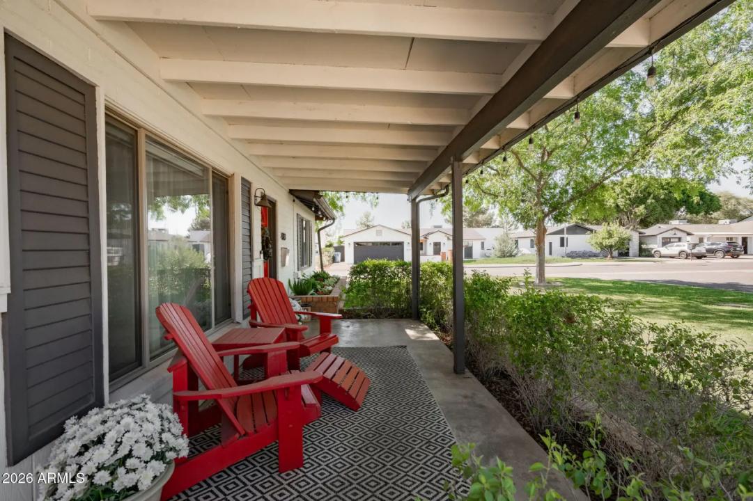 Real Estate Picture 3