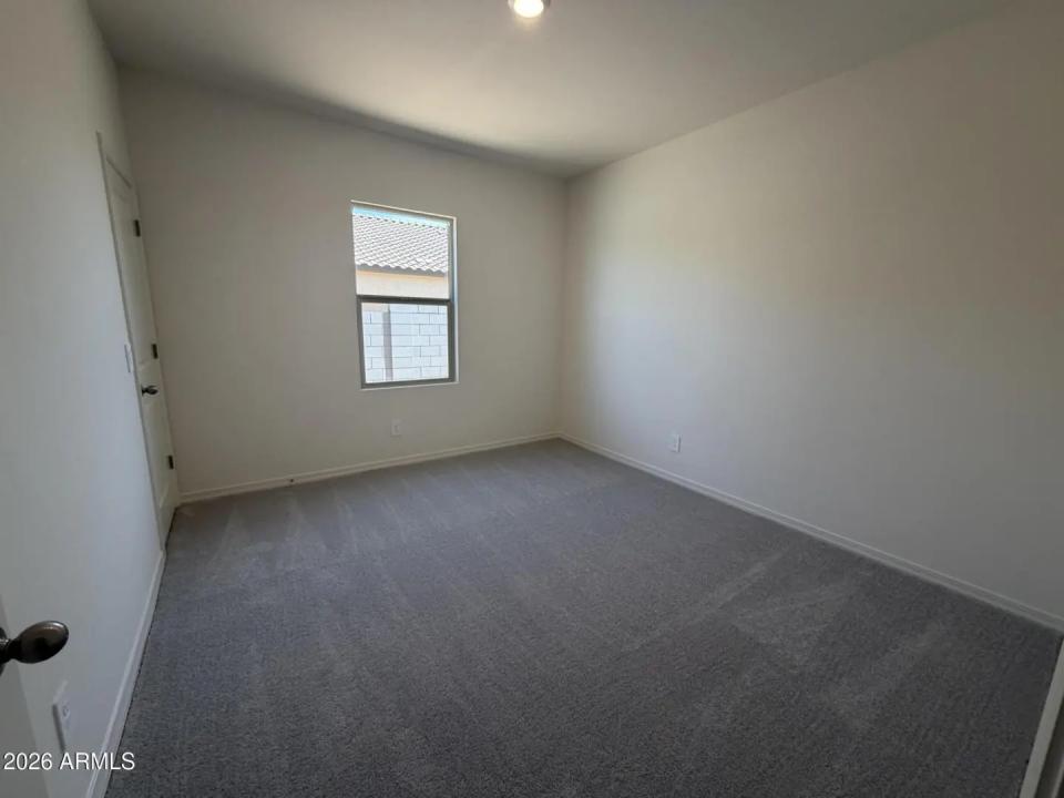 Real Estate Picture 4