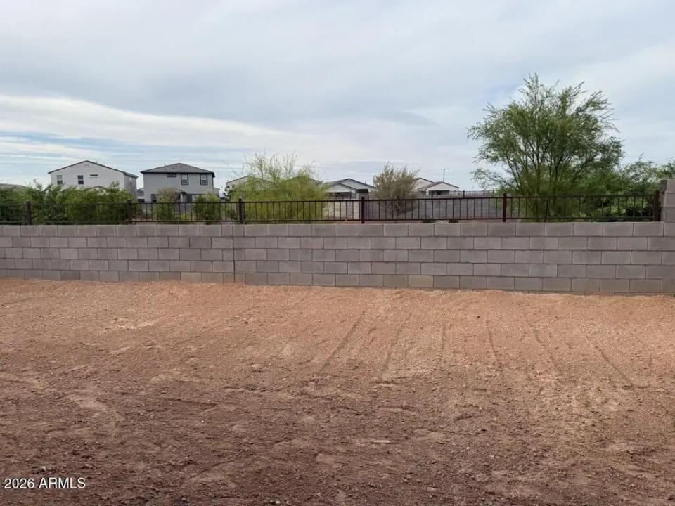 Real Estate Picture 5