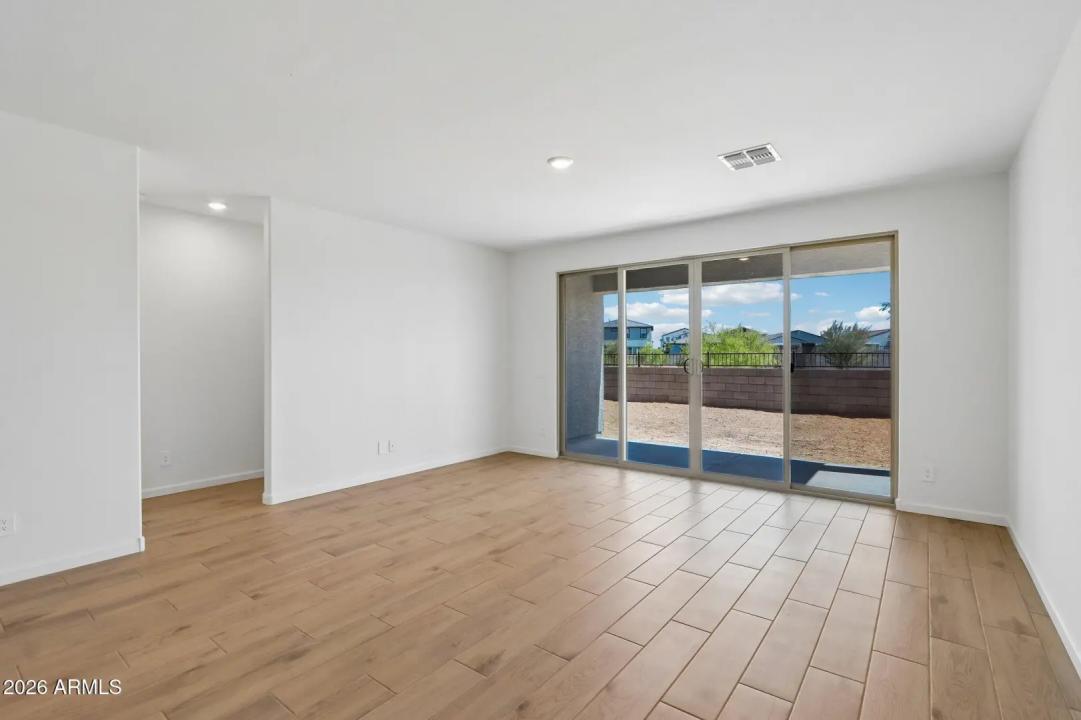 Real Estate Picture 3