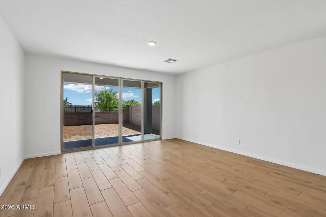 Real Estate Picture 4
