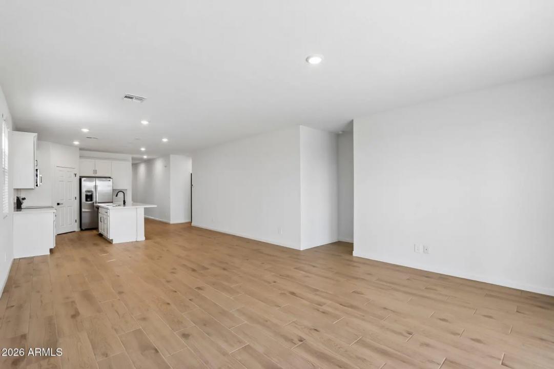 Real Estate Picture 5