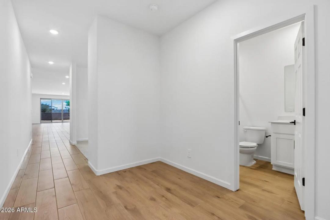Real Estate Picture 16