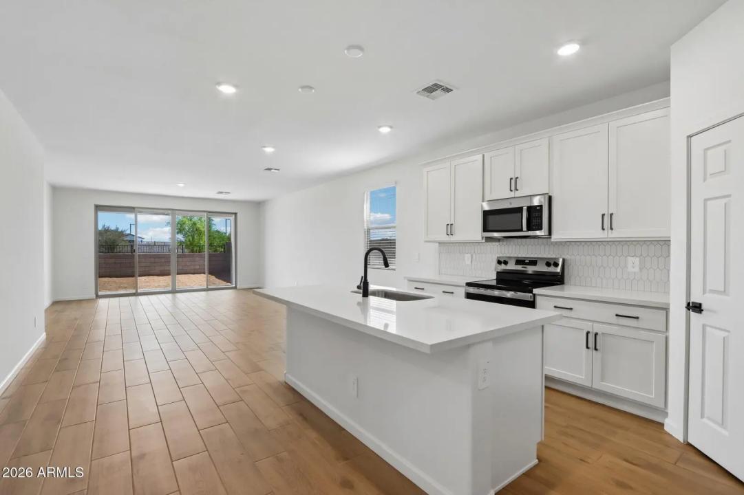 Real Estate Picture 36
