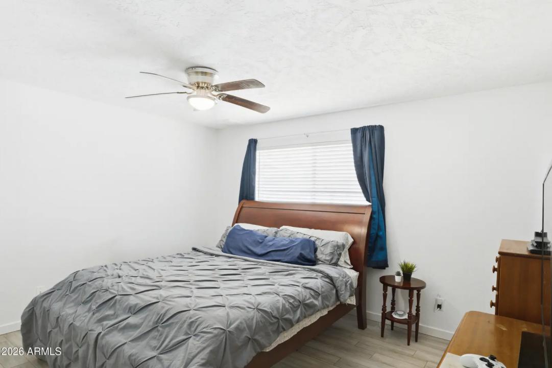 Real Estate Picture 9