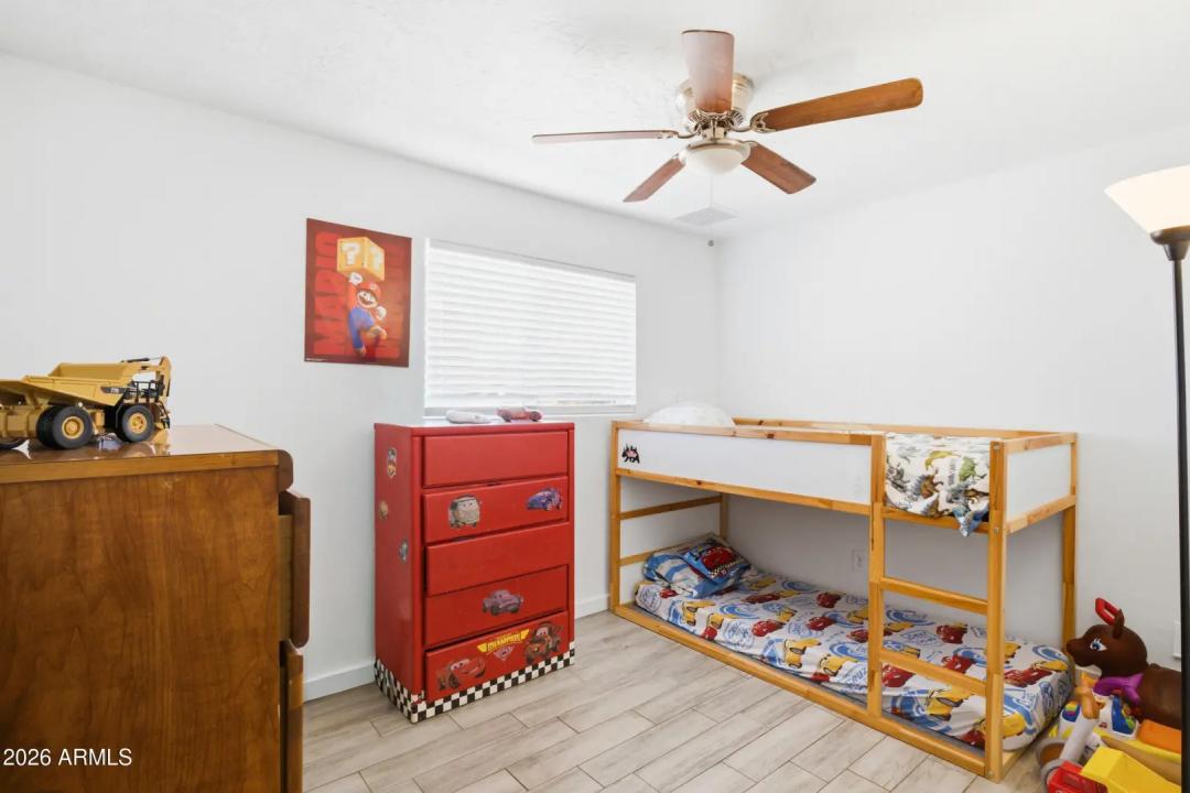 Real Estate Picture 12