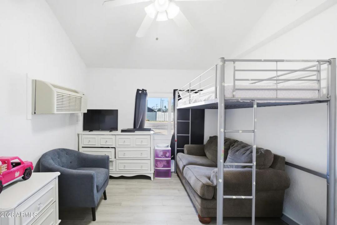 Real Estate Picture 17