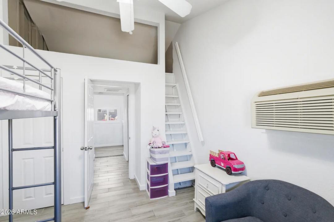 Real Estate Picture 18