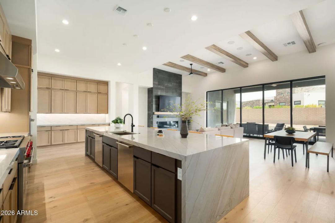 Real Estate Picture 9