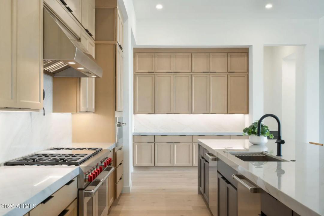 Real Estate Picture 7