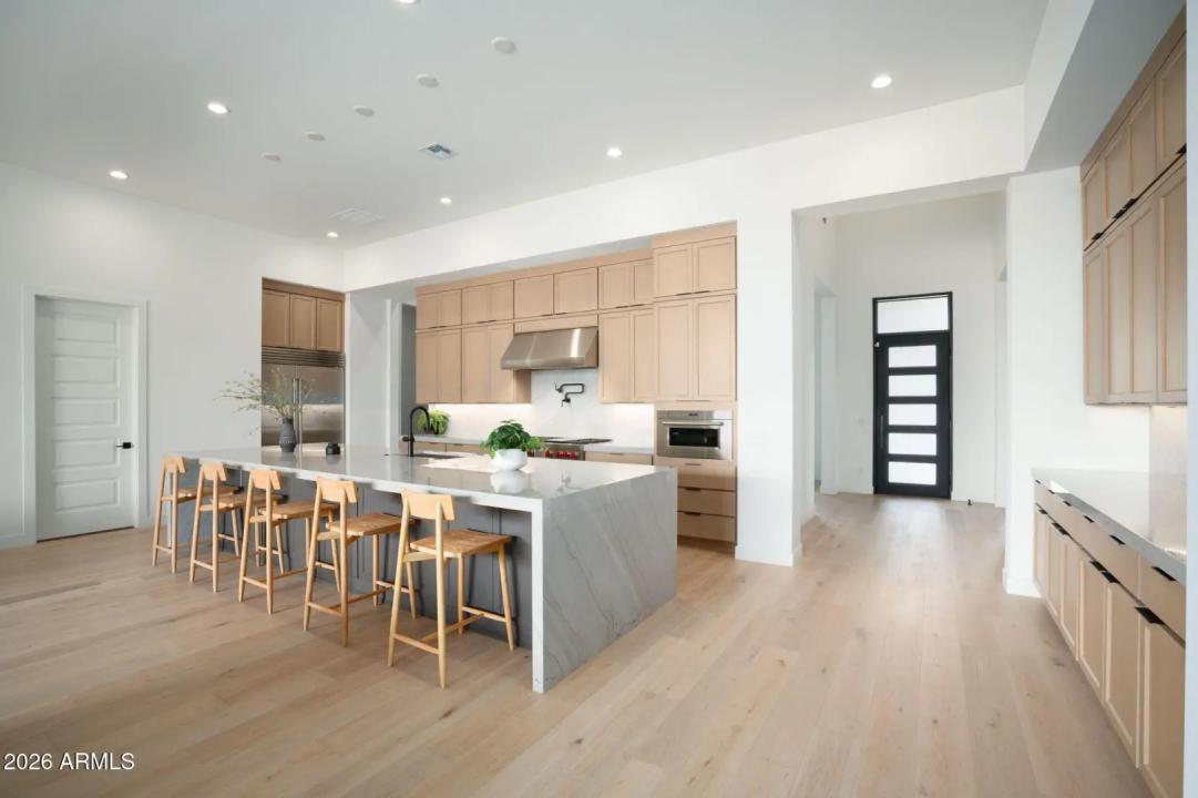 Real Estate Picture 6