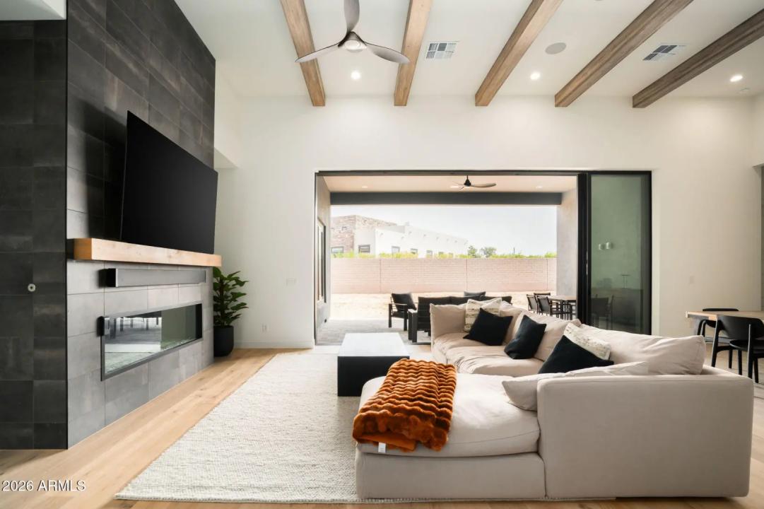 Real Estate Picture 4