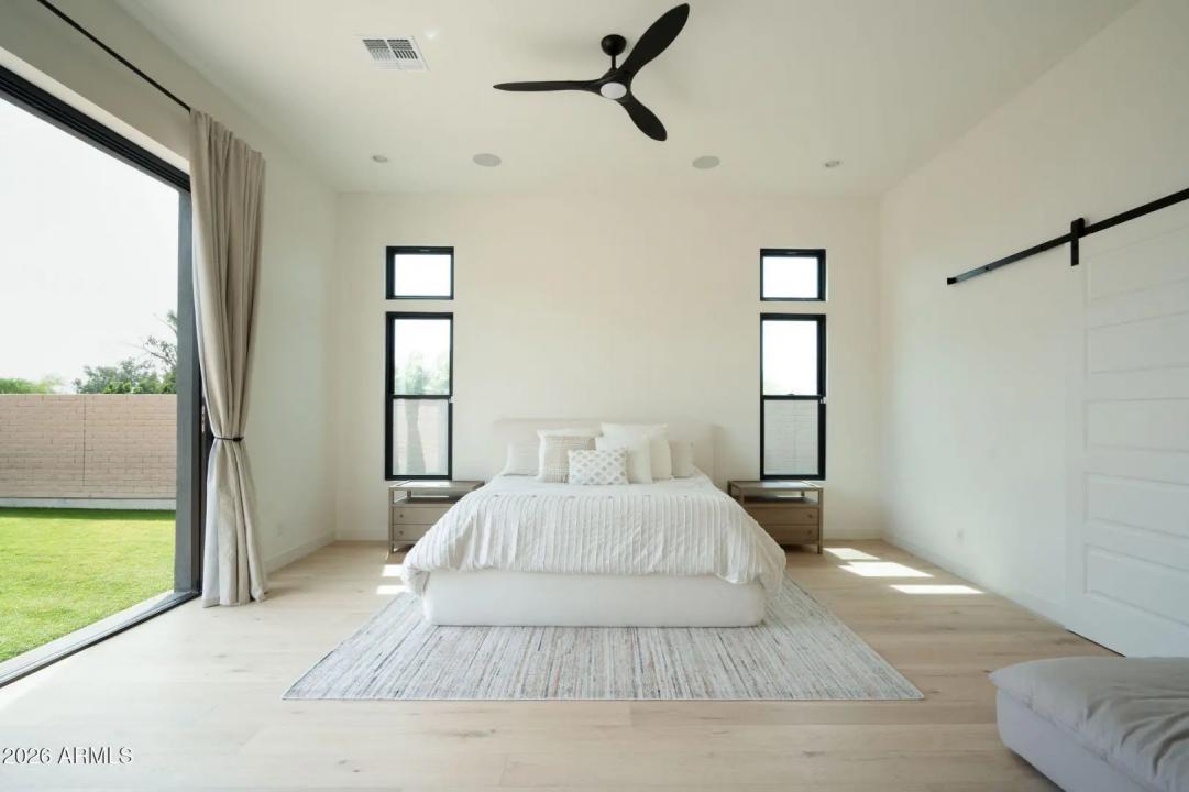 Real Estate Picture 11