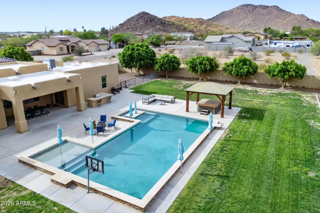 Real Estate Picture 7