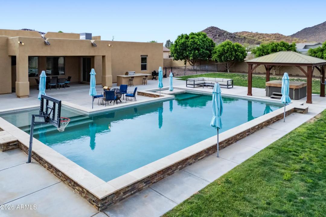 Real Estate Picture 8