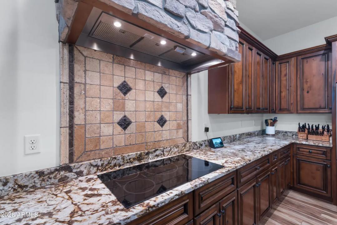 Real Estate Picture 24