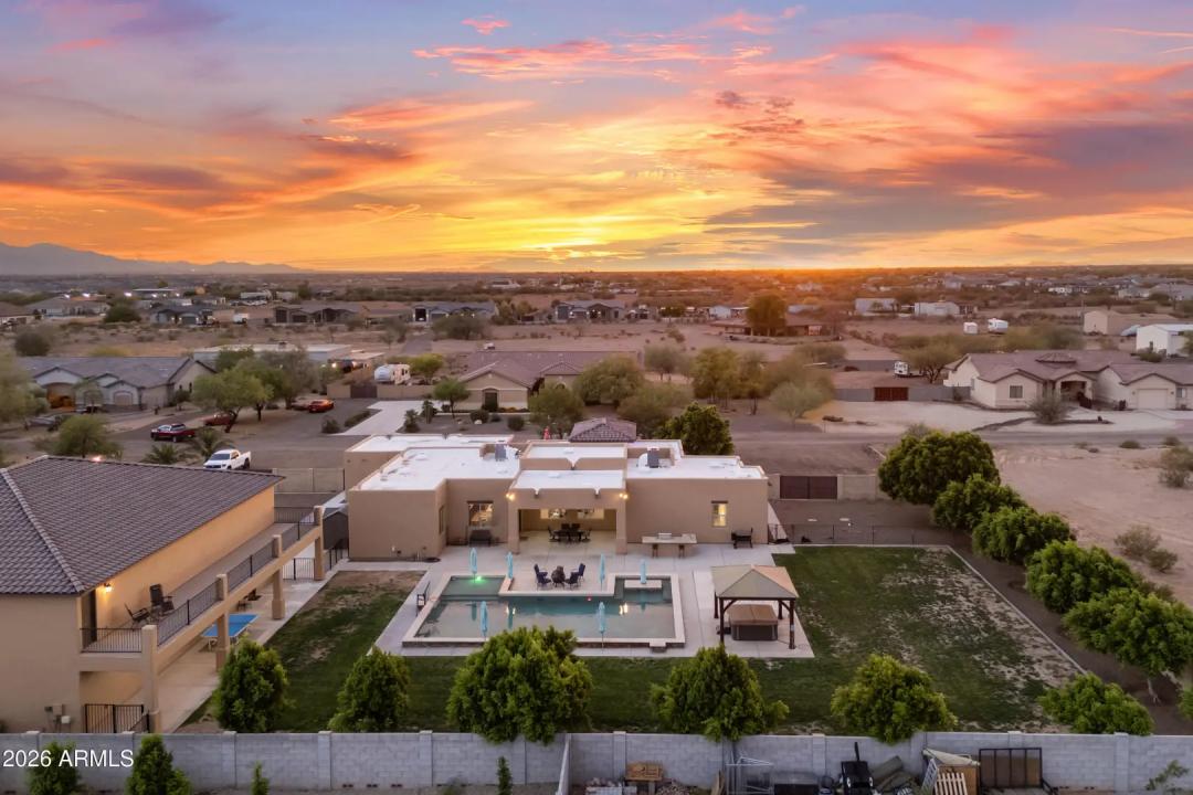 Real Estate Picture 5