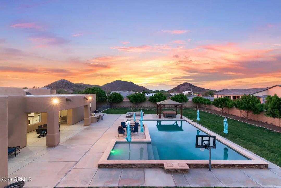 Real Estate Picture 3